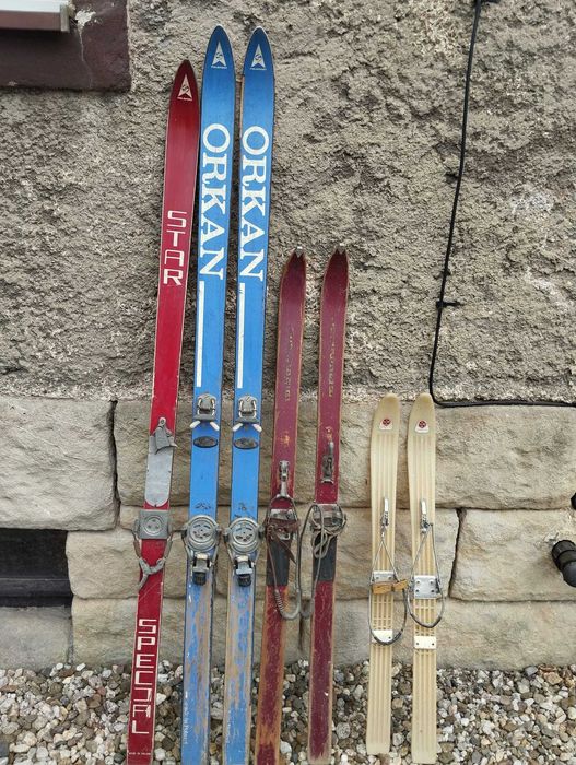 Stare narty vintage.