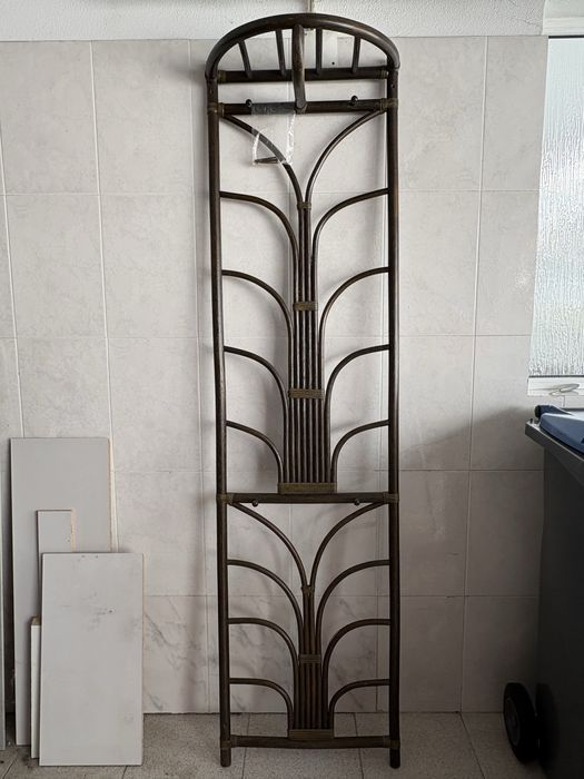 Guarda-roupa de vime com espelho