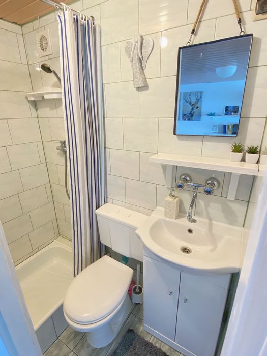 Domek nad jeziorem z linią brzegową ,łódka Strękowizna Augustów