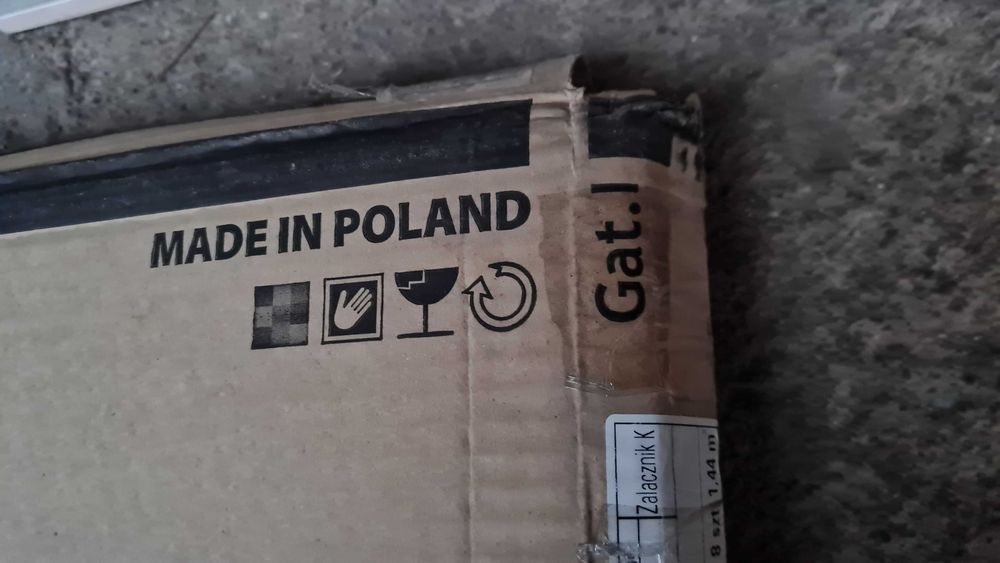 Płytki gress szkliwiony Cersanit do kuchni i łazienki.