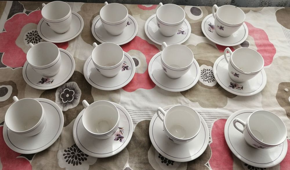 antigo conjunto de 12 chávenas com pires resol