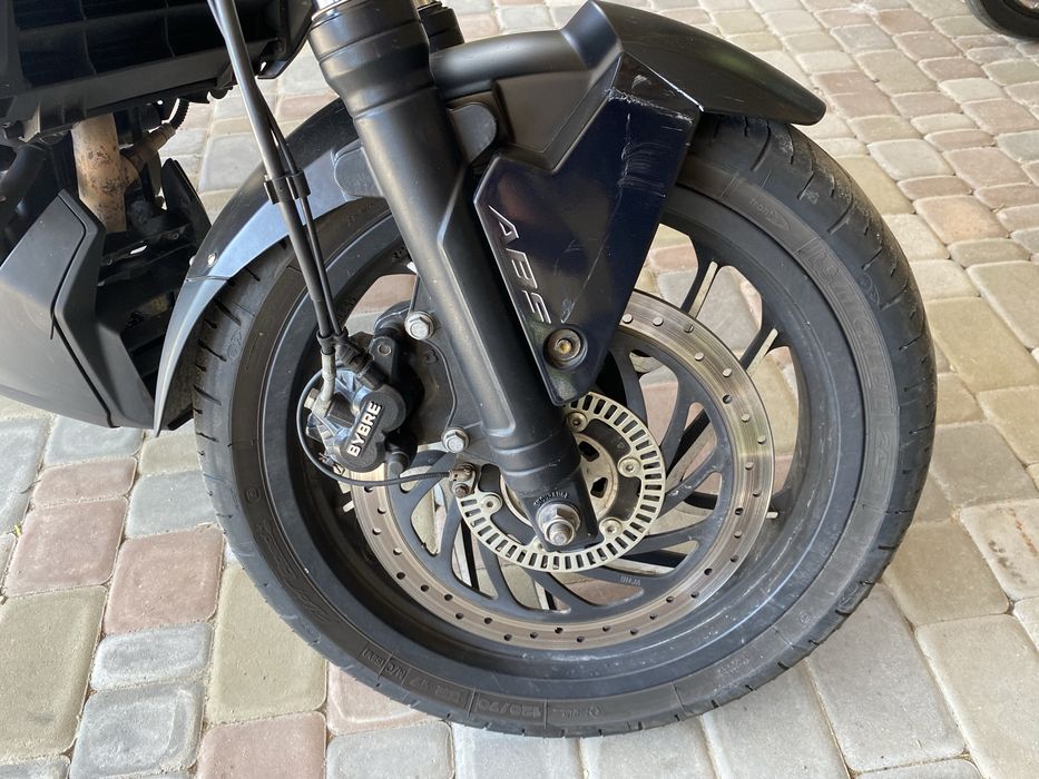 Мотоцилк Bajaj Dominar 400