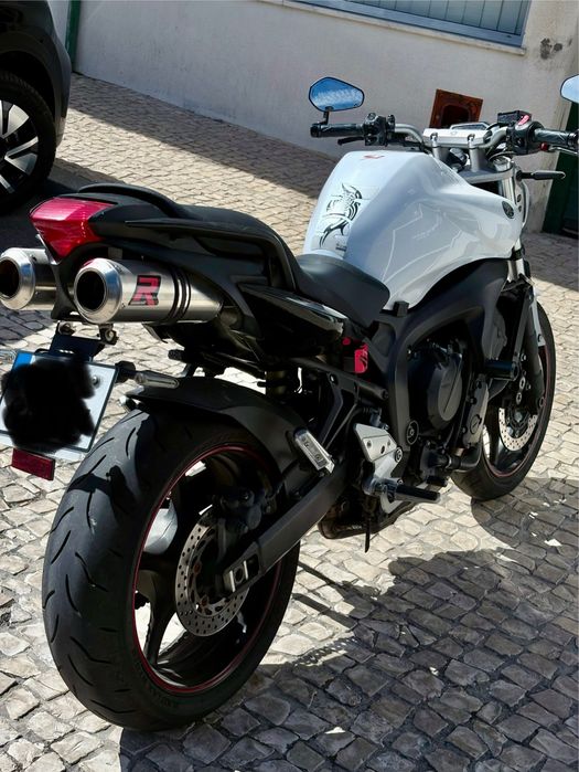 Vendo Fazer 600, mota bem estimada e sem afazares.