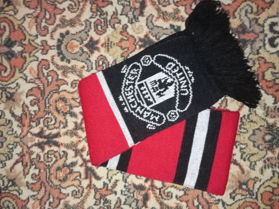 Шарф манчестер Юнайтед чорно-червоний з білим  стан як новий не носив