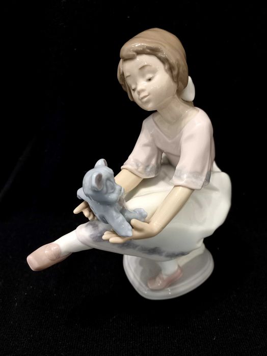 Фарфоровая статуэтка Лладро, дефект, читайте описание.