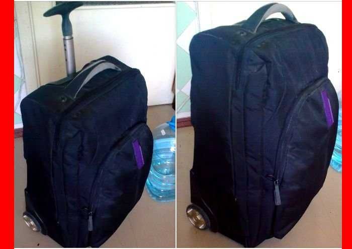 Чемодан рюкзак на колесах с выдвижной ручкой, в рабочем состоянии