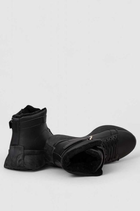 Жіночі зимові кросівки на хутрі. Теплі високі черевики