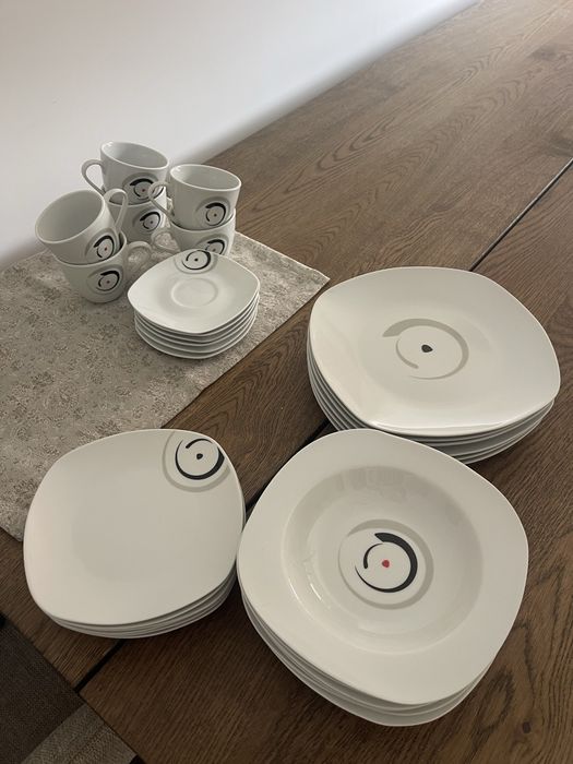 Serviço de Jantar e Café Quadrado em Porcelana – 24 Peças (Como Novo)
