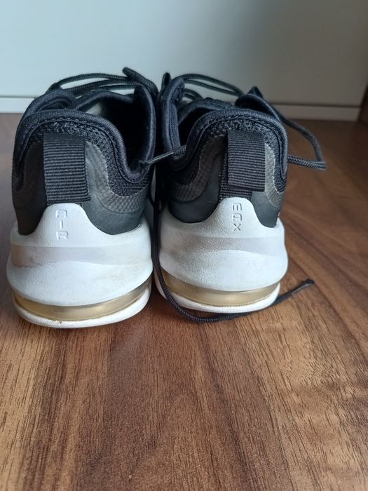 Buty dla chłopca NIKE czarne rozmiar 35,5