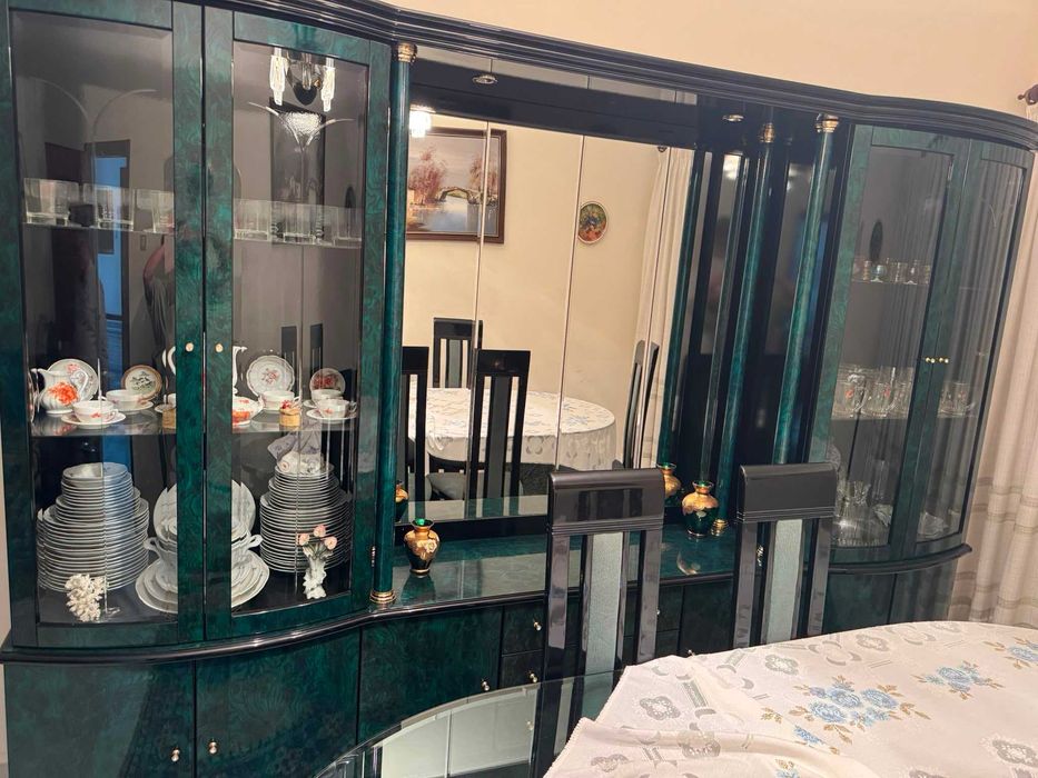 Conjunto Sala de Jantar Completo | Mesa Pedra e Vidro + 6 Cadeiras + Cristaleira + Móvel TV + Candeeiro