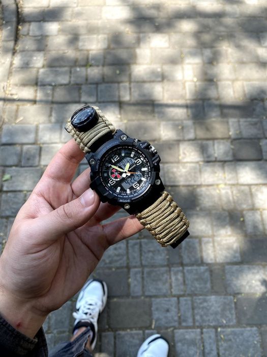 Годинник,часы, наручний тактичний , та з емблемами на подарунок .