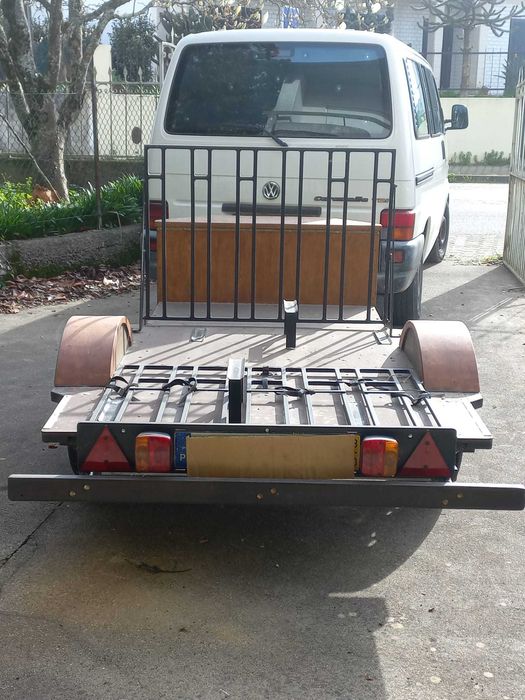 Atrelado com eixo de 750Kg