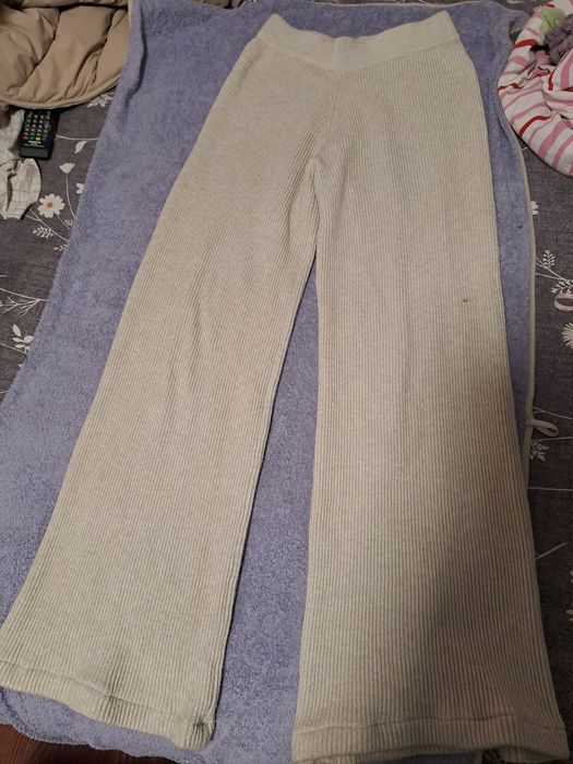 Штани на дівчину