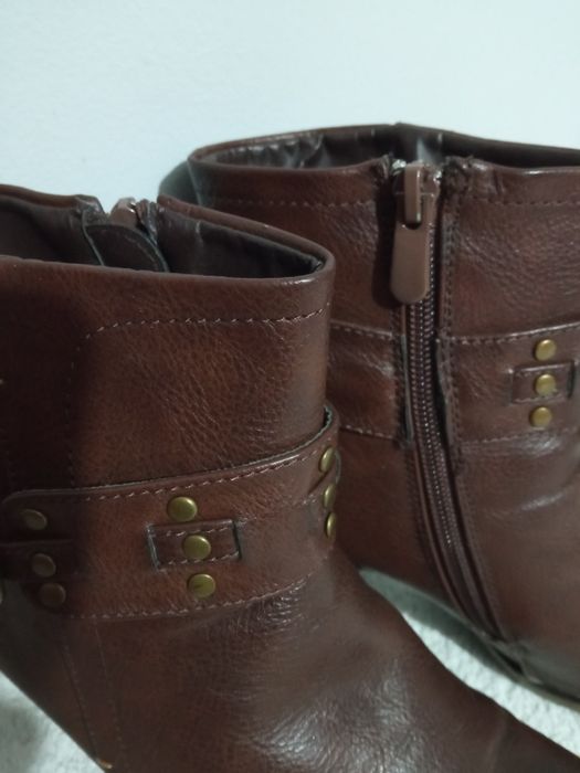Botas em castanho ,tamanho 37 , como novas ,10€