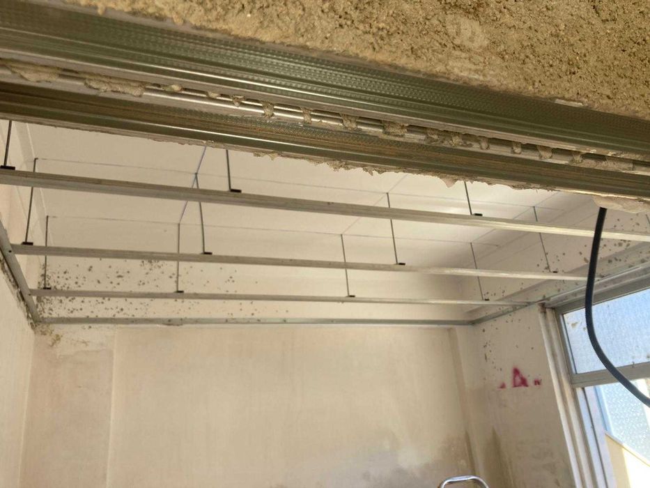 Teto falsos, divisorias em Pladur, Pavimentos,  Eletricidade, Pinturas
