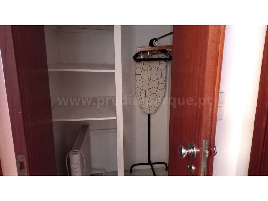 Apartamento T1 mobilado e equipado, junto ao Palácio de Cristal