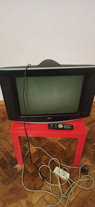 Телевізор LG 21SB1RG в робочому стані