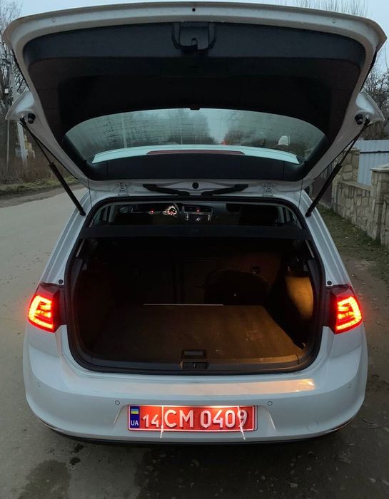 Volkswagen e-Golf 2015 • Електро