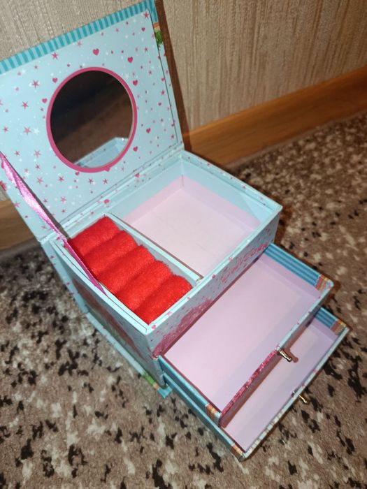 Скринька для прикрас (комод для украшений)