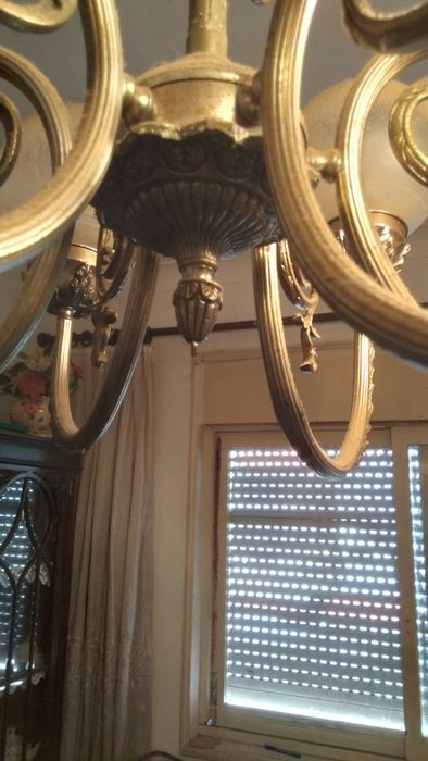 Metal ceiling lamp with 6 bulbs.