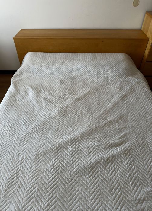 Cama IKEA king size 180x200 c/ estrado ripas