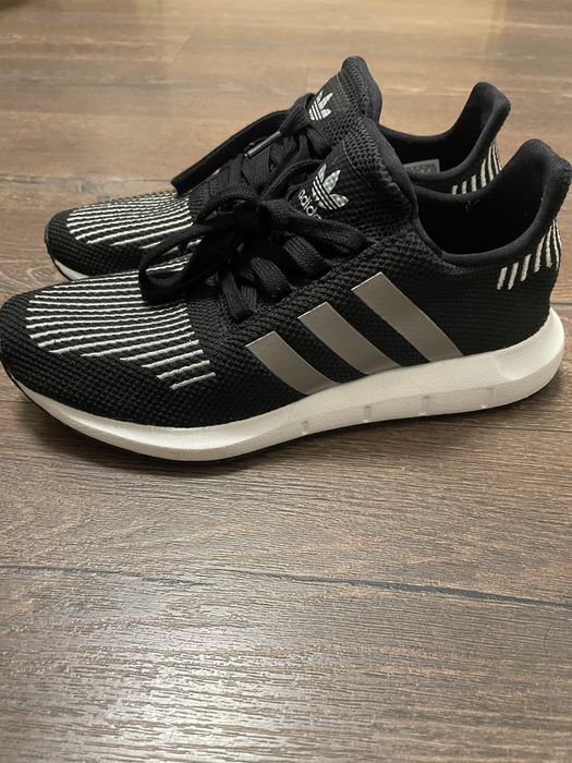 Кросівки adidas 38 розмір нові