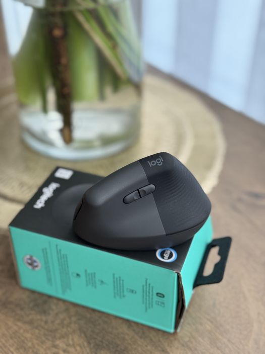 Компютерна миш Logitech Lift Vertical Ergonomic