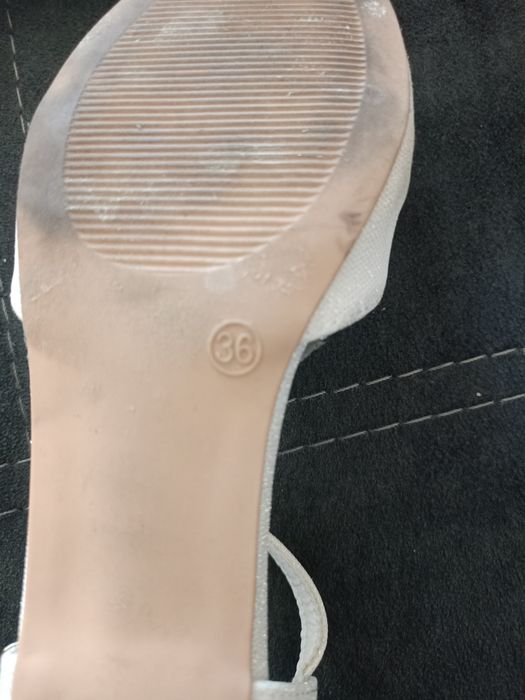 Sprzedam buty białe