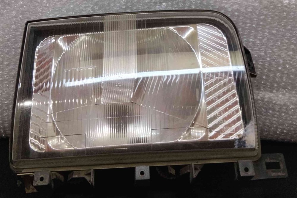 Ótica / Farol Direito - NISSAN CABSTAR