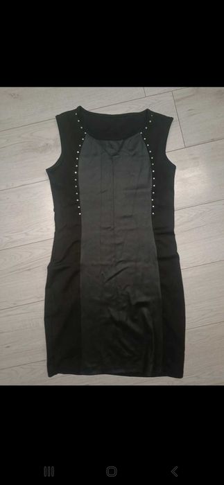 Mała czarna na sylwestra z dodatkiem srebrnych cekinów