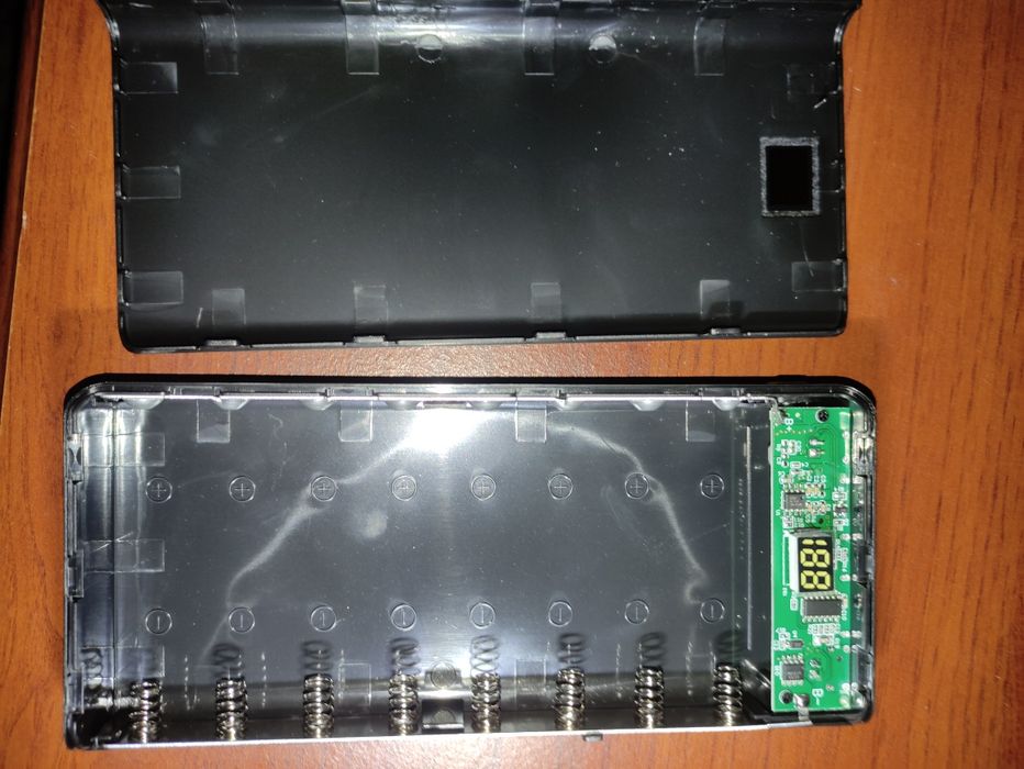 Корпус павербанк на 8 елементів 18650 на защелках