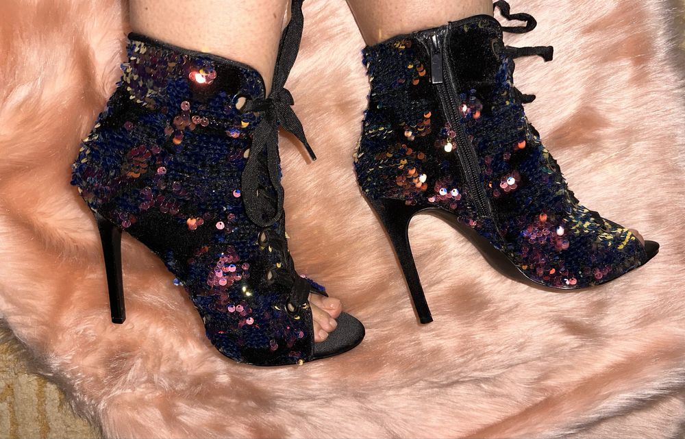 Шикарні ошатні святкові туфлі ботіки в паєтках 40 каблук