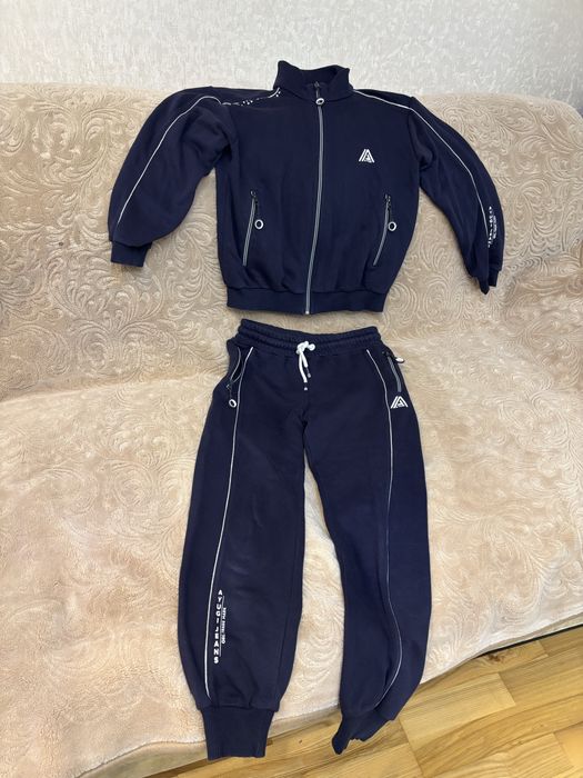 Продам дитячий спортивний костюм
