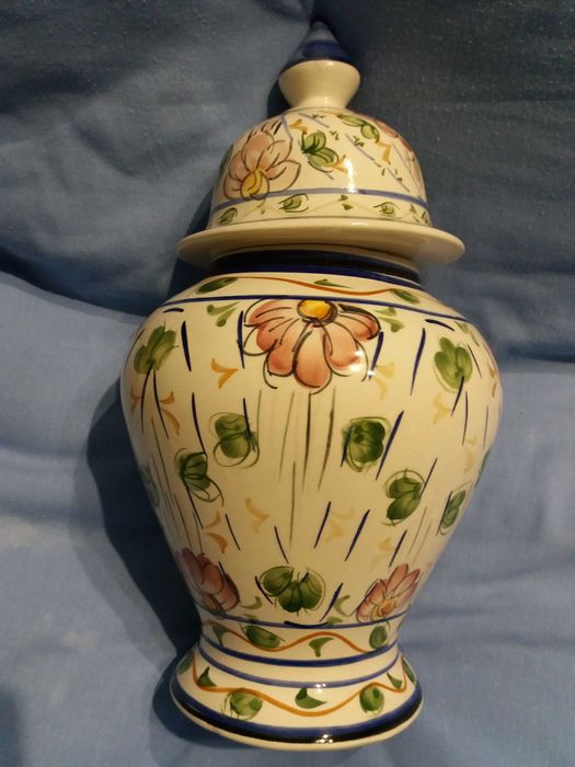 Hand-painted ceramic pot432329206929172481