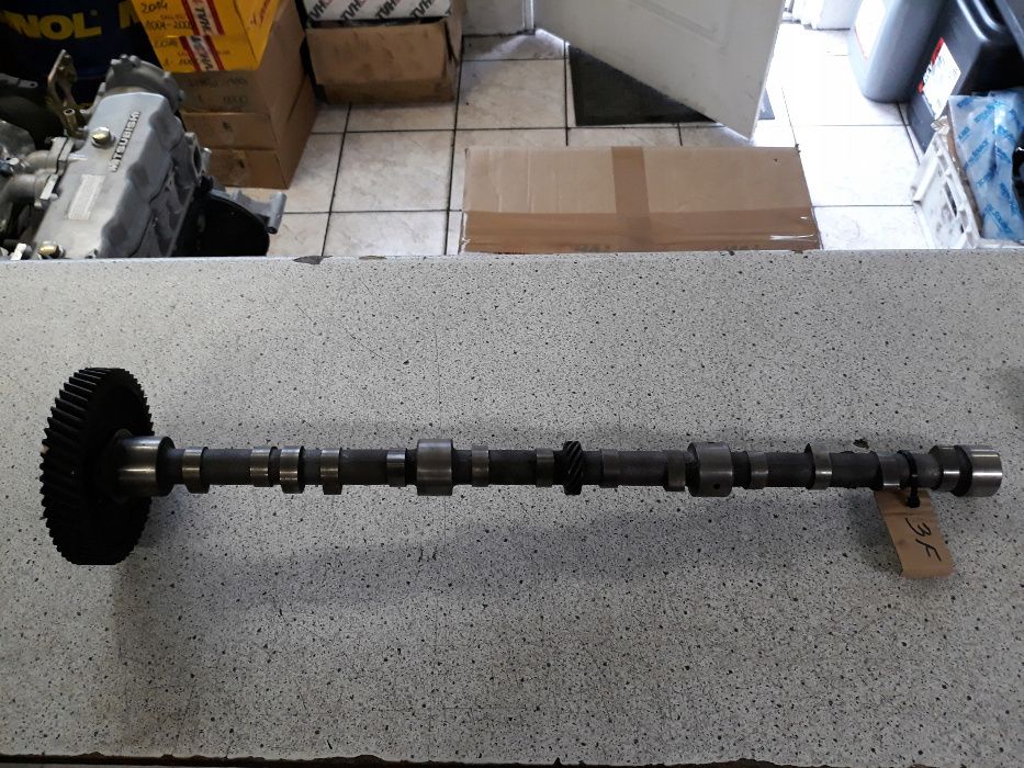 Wałek rozrządu - silnik Toyota 3F