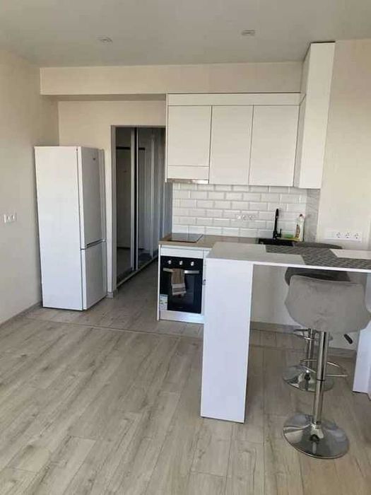 Оренда квартири-студії на вул. Феодосійська