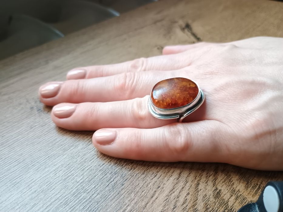 Piękny pierścionek z bursztynem, próba srebra 925, vintage