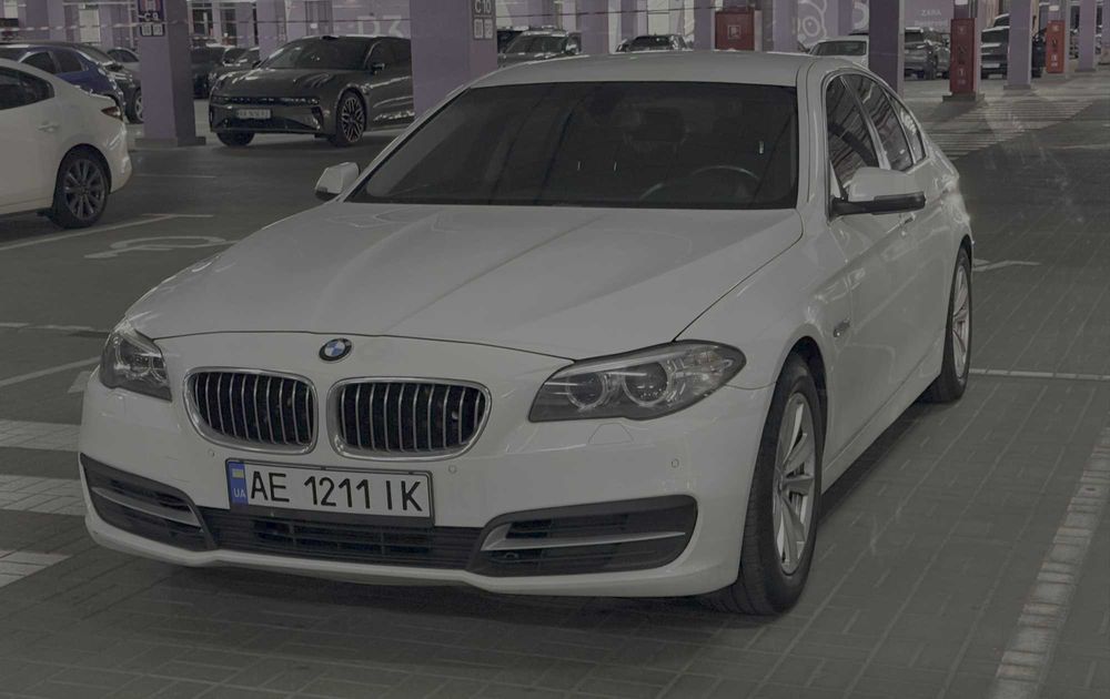 BMW 5 2015. Вся в родной краске, полностью обслужена