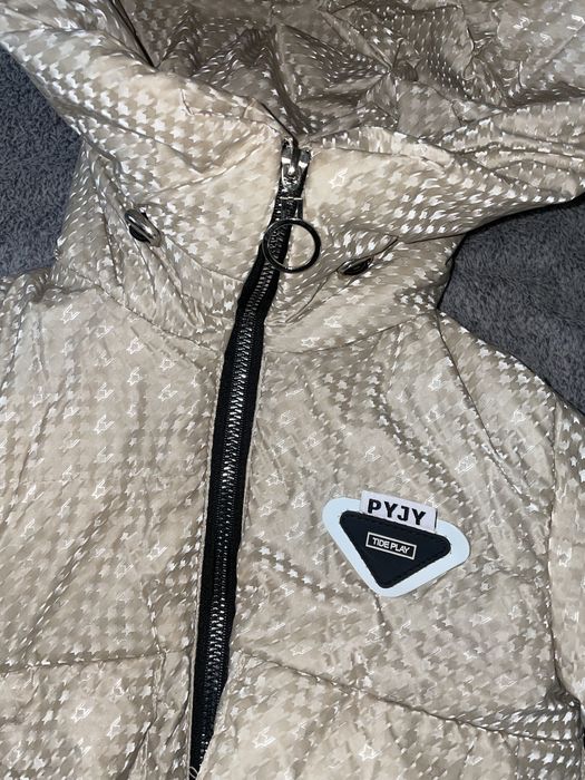 Куртка на дівчинку