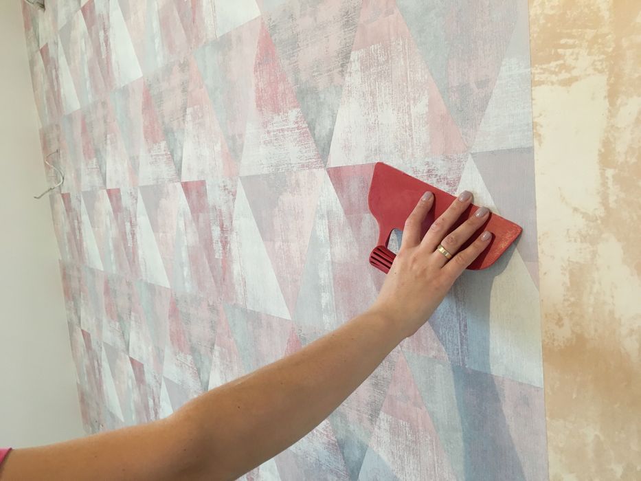 Качественная поклейка обоев опытным мастером с гарантией