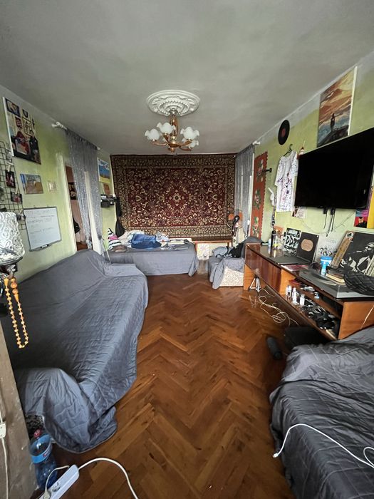 Продам 3-кімнатну квартиру в центрі міста!