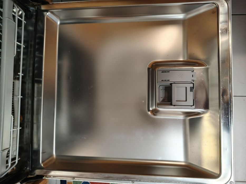 Máquina de Lavar Loiça LG Direct Drive – Para Peças ou Reparação (Erro AE)