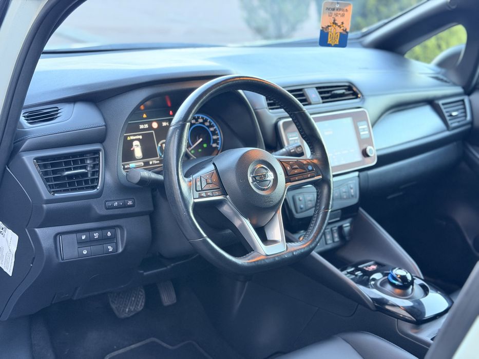 Продам автомобіль NISSAN LEAF 2020р