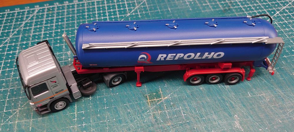 Camião Mercedes Actros 1/87 Repolho & Rodrigues