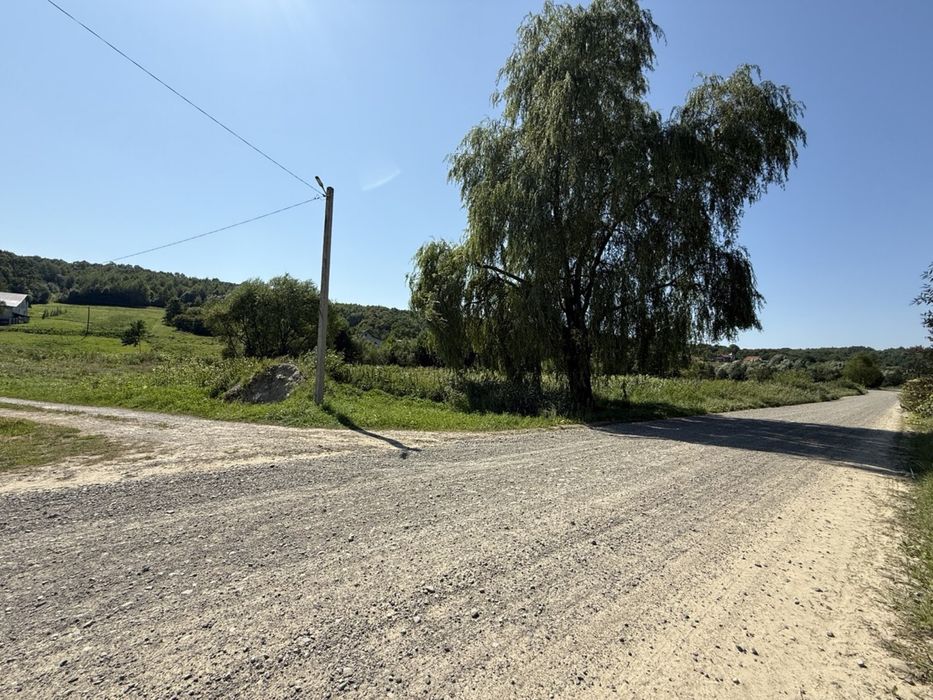 Продаж земельної ділянки в селі Поляна