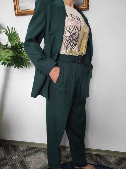 Костюм женский изумрудный