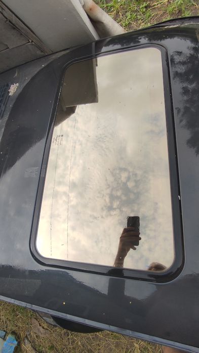 Продам кришу з електролюком вектра б хетчбек