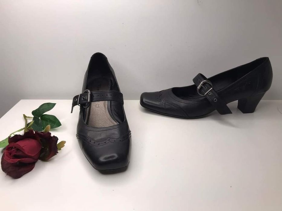 Czółenka skórzane Tamaris  Rozmiar 40 Pasek