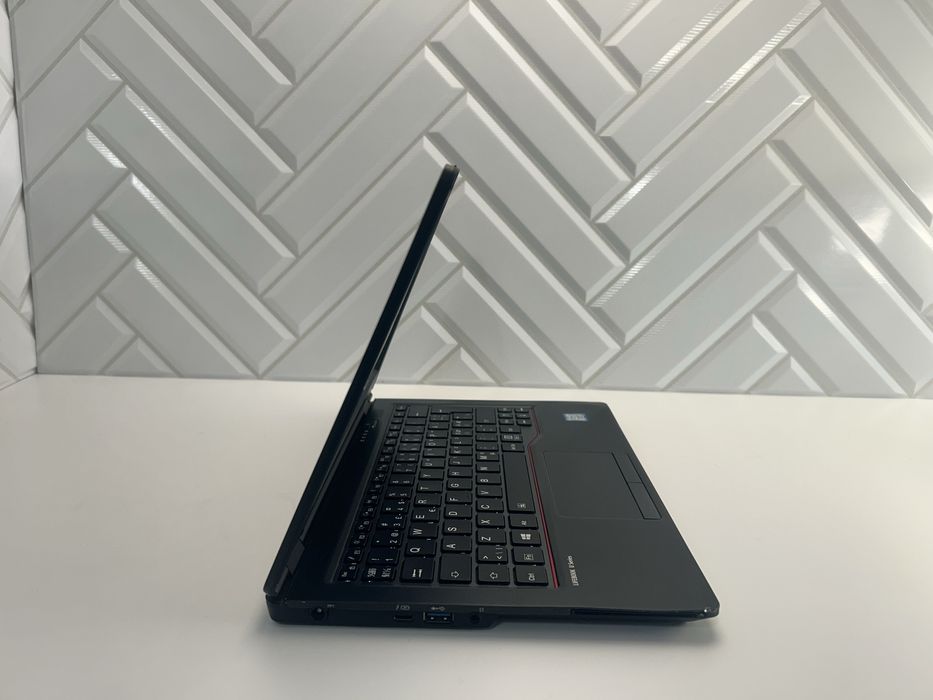 Laptop Fujitsu U729 i5-8265U 8 GB / 256 GB SSD