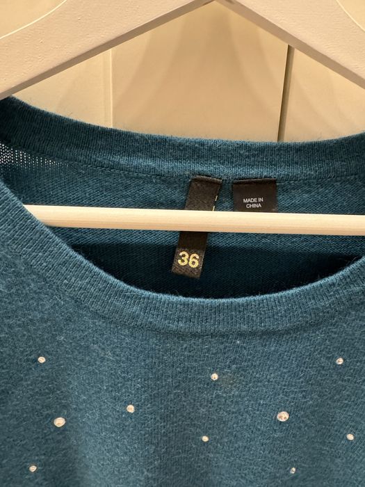 Camisola de malha azul com brilhantes